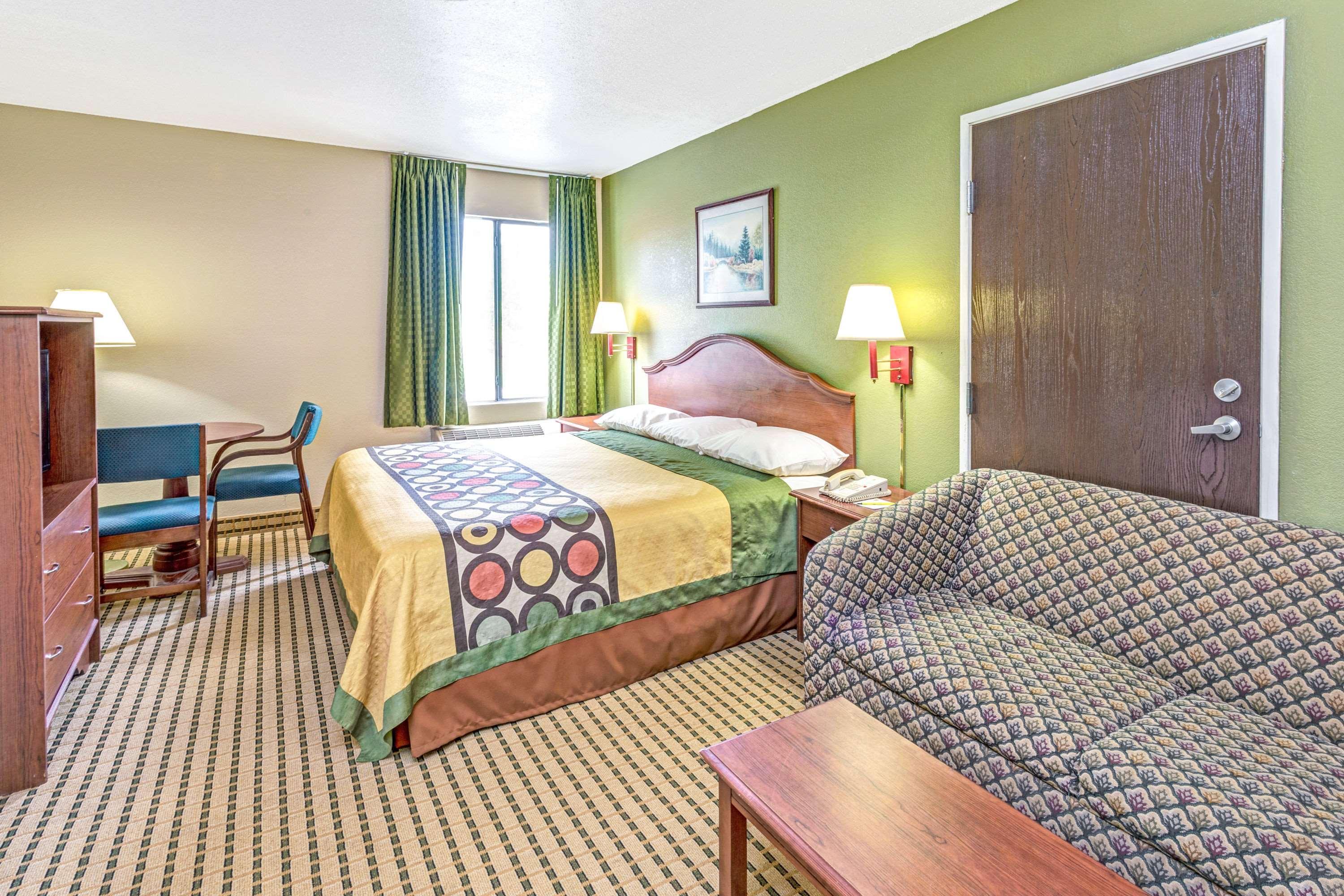 ซูเปอร์ 8 บาย วินด์แฮม ดอว์สันวิลล์ Hotel ภายนอก รูปภาพ
