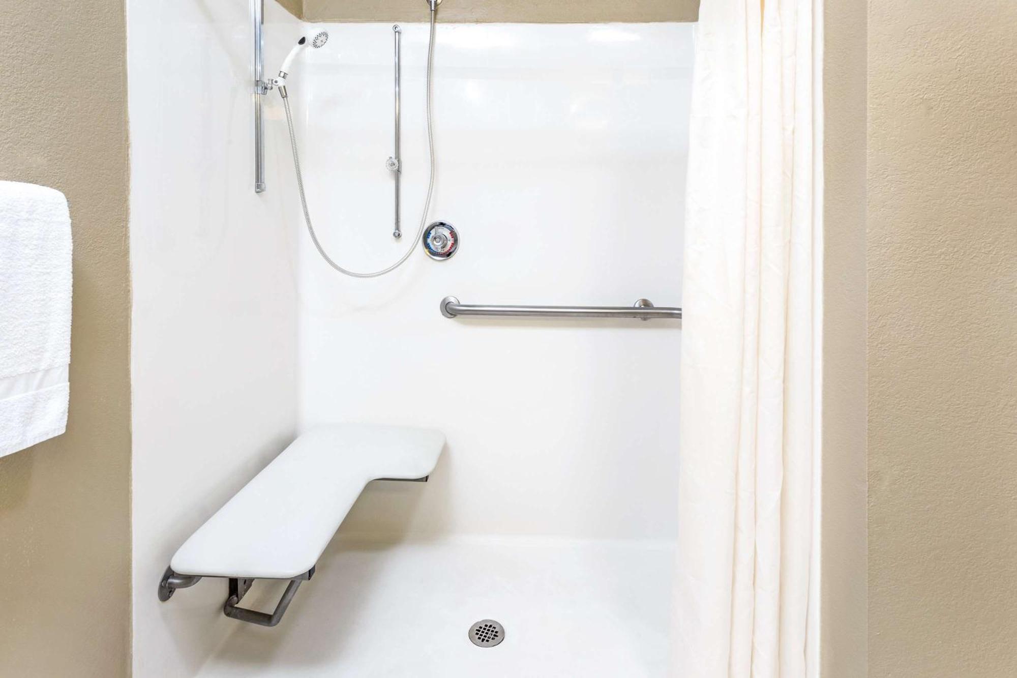 ซูเปอร์ 8 บาย วินด์แฮม ดอว์สันวิลล์ Hotel ภายนอก รูปภาพ