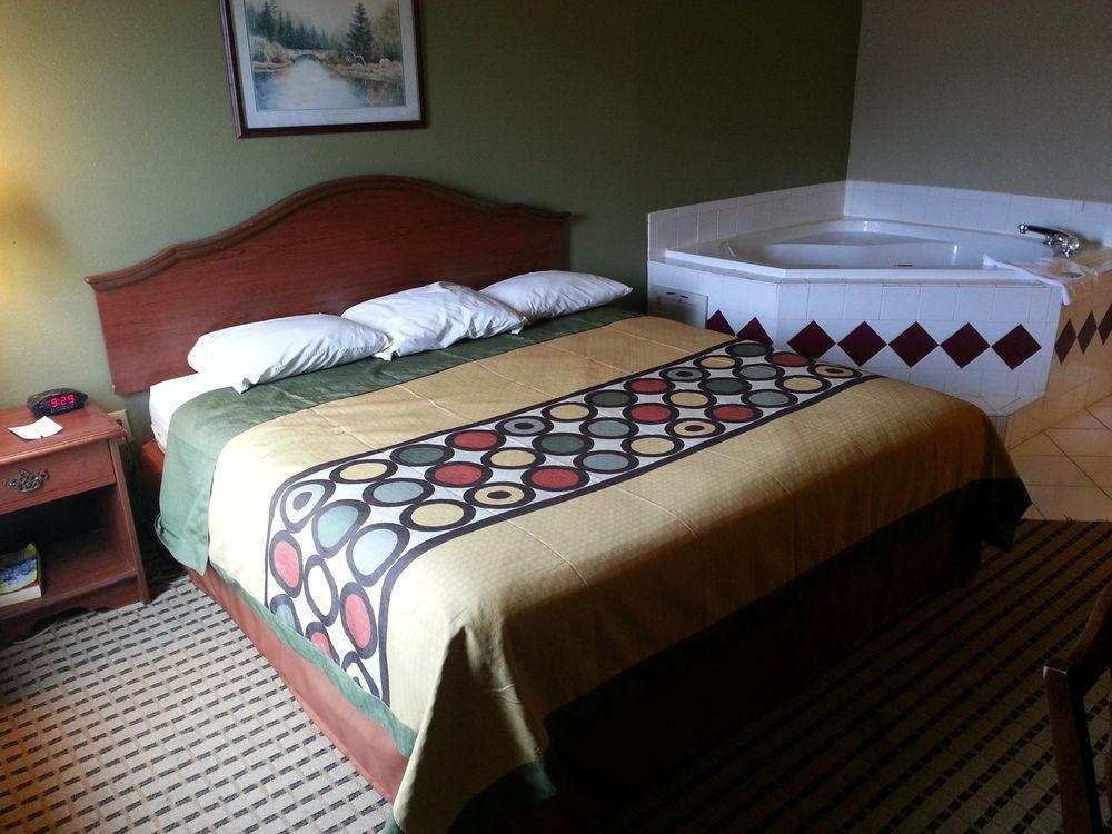 ซูเปอร์ 8 บาย วินด์แฮม ดอว์สันวิลล์ Hotel ภายนอก รูปภาพ