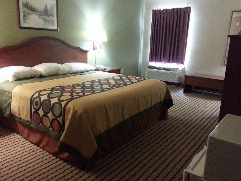 ซูเปอร์ 8 บาย วินด์แฮม ดอว์สันวิลล์ Hotel ภายนอก รูปภาพ