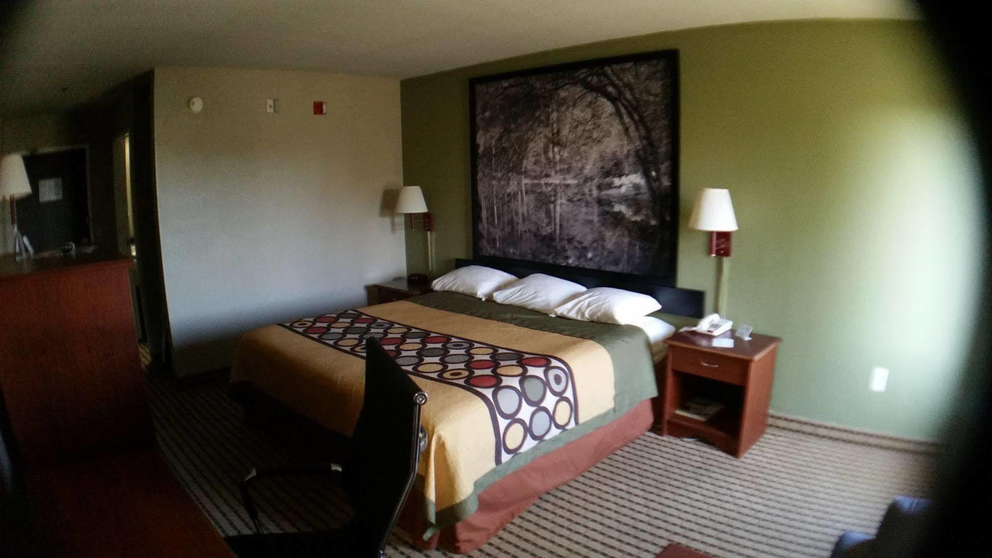 ซูเปอร์ 8 บาย วินด์แฮม ดอว์สันวิลล์ Hotel ภายนอก รูปภาพ