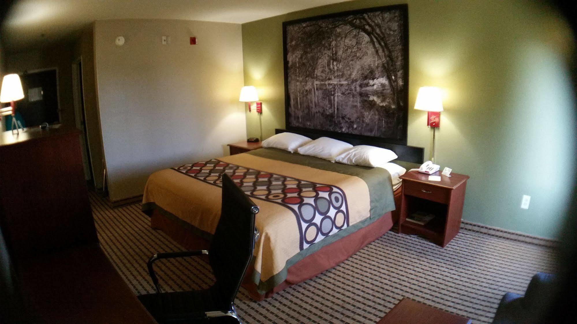 ซูเปอร์ 8 บาย วินด์แฮม ดอว์สันวิลล์ Hotel ภายนอก รูปภาพ
