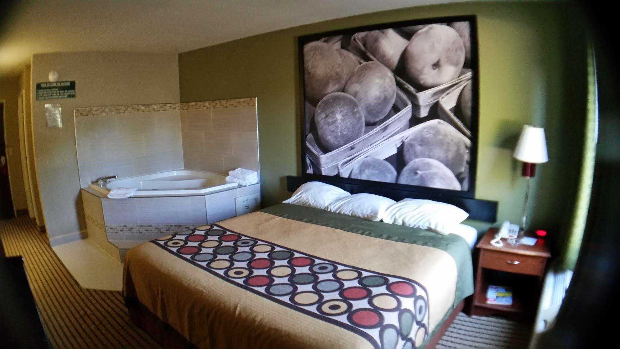ซูเปอร์ 8 บาย วินด์แฮม ดอว์สันวิลล์ Hotel ภายนอก รูปภาพ