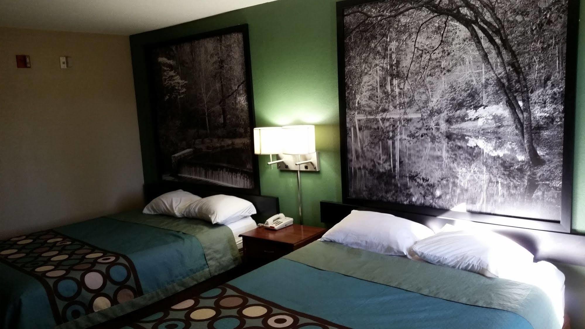 ซูเปอร์ 8 บาย วินด์แฮม ดอว์สันวิลล์ Hotel ภายนอก รูปภาพ