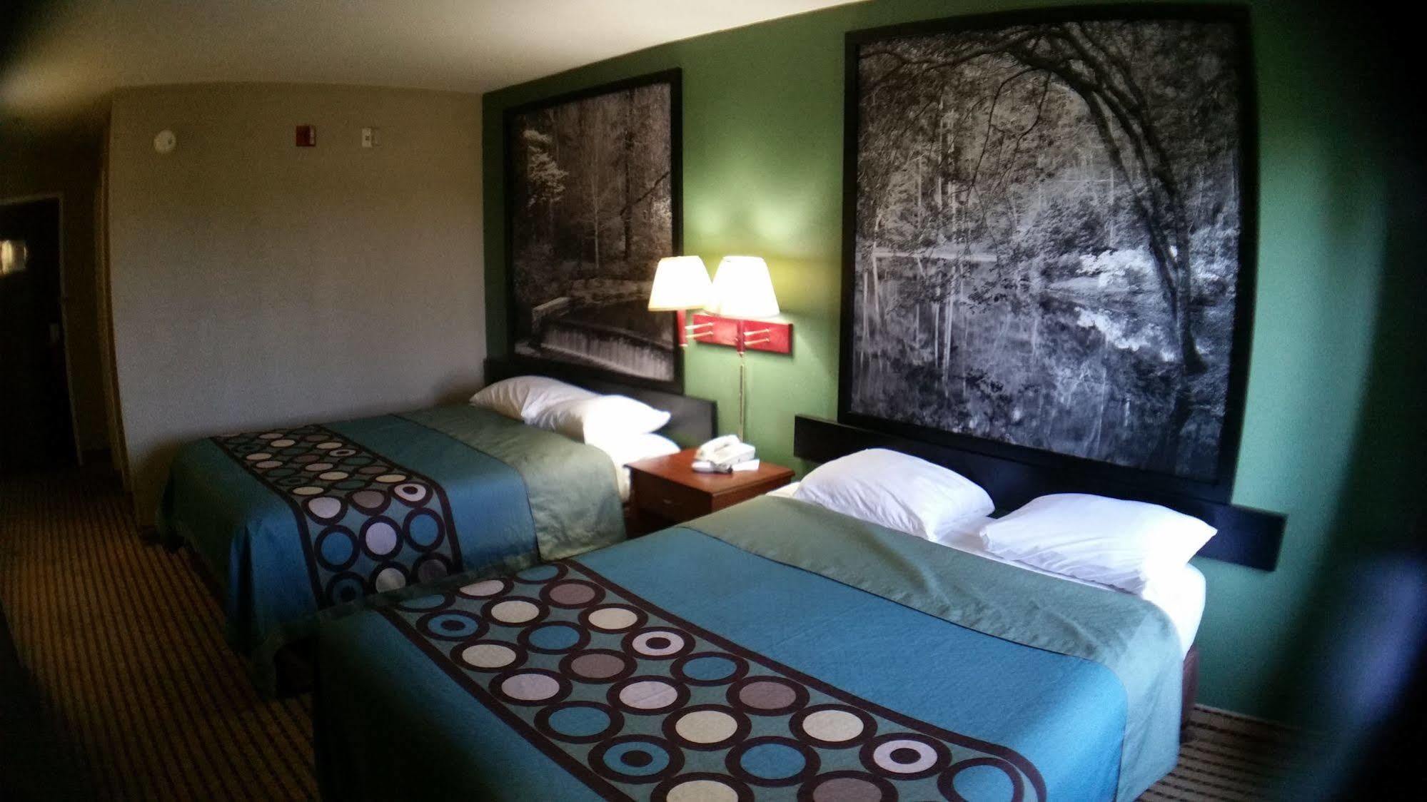 ซูเปอร์ 8 บาย วินด์แฮม ดอว์สันวิลล์ Hotel ภายนอก รูปภาพ