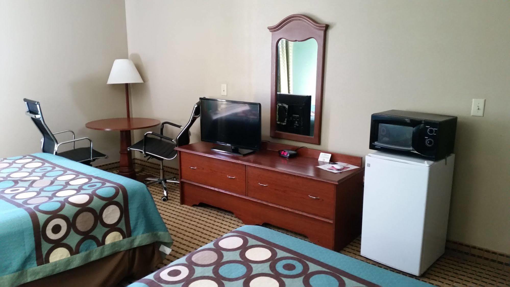 ซูเปอร์ 8 บาย วินด์แฮม ดอว์สันวิลล์ Hotel ภายนอก รูปภาพ
