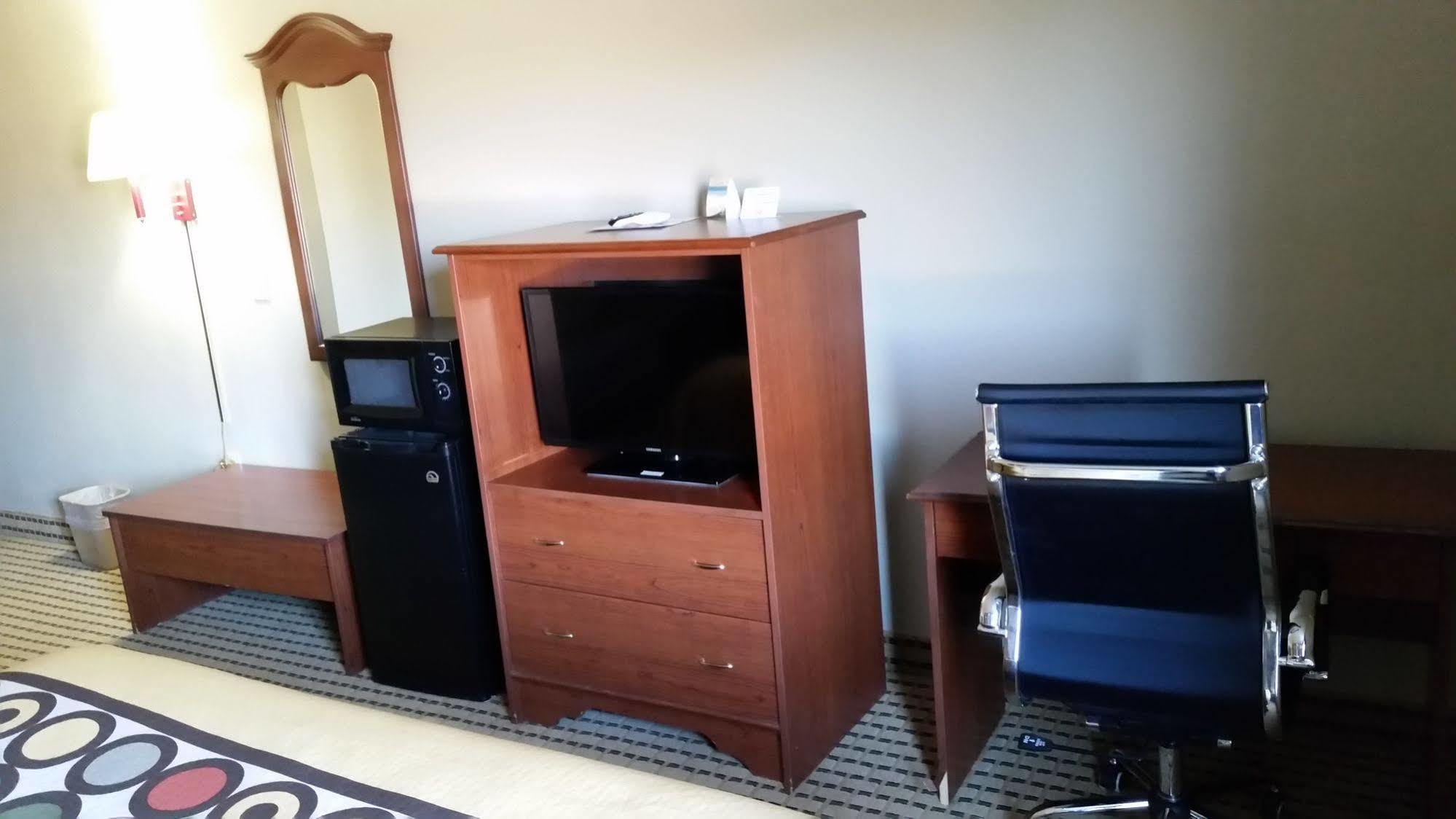 ซูเปอร์ 8 บาย วินด์แฮม ดอว์สันวิลล์ Hotel ภายนอก รูปภาพ