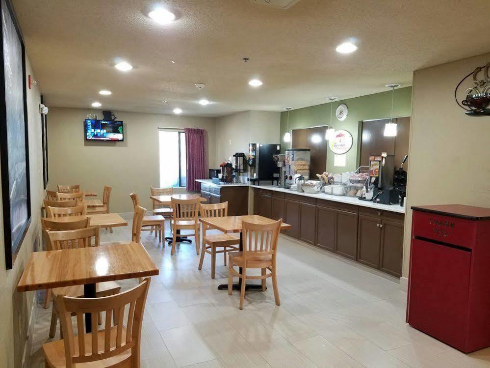 ซูเปอร์ 8 บาย วินด์แฮม ดอว์สันวิลล์ Hotel ภายนอก รูปภาพ