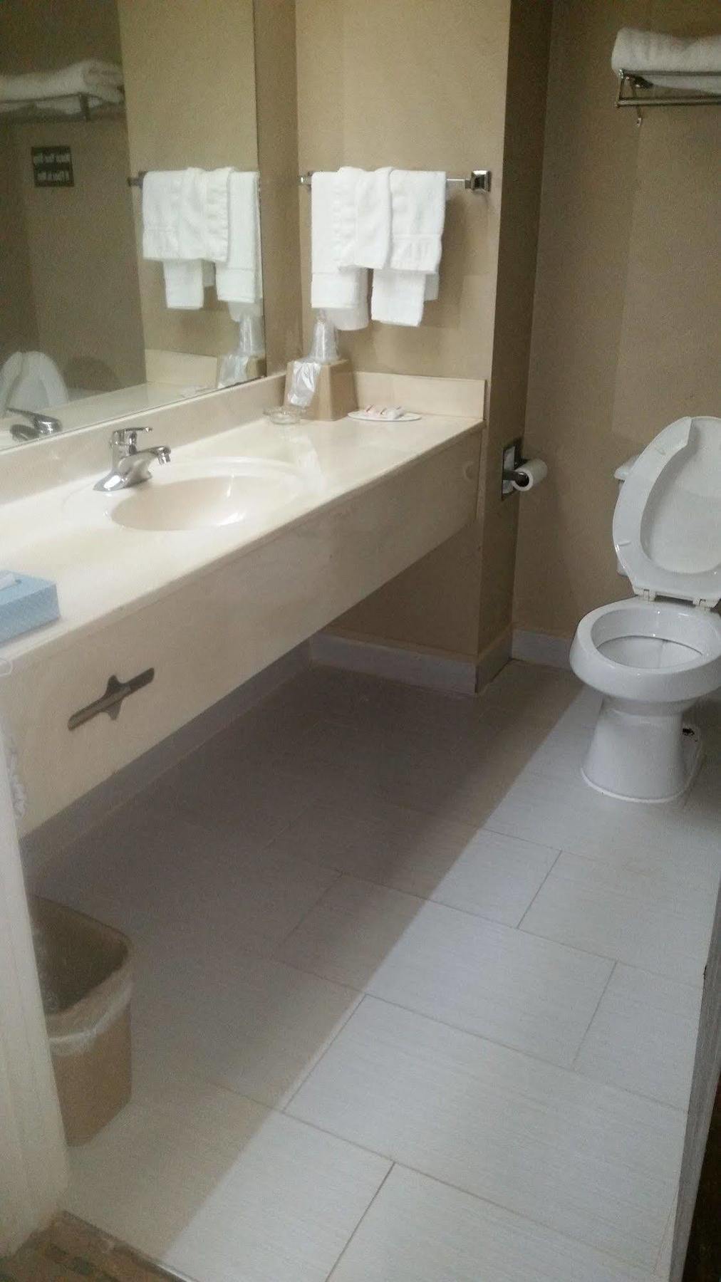 ซูเปอร์ 8 บาย วินด์แฮม ดอว์สันวิลล์ Hotel ภายนอก รูปภาพ