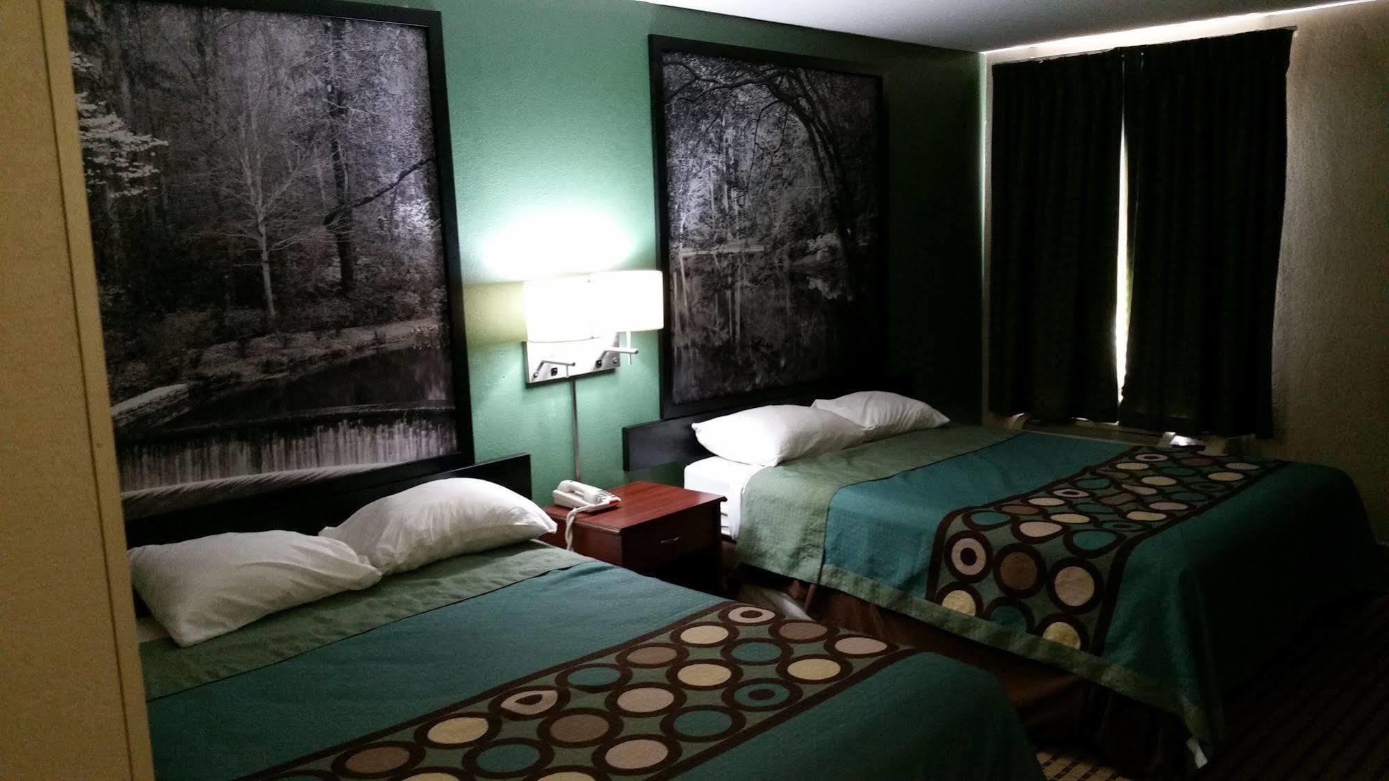 ซูเปอร์ 8 บาย วินด์แฮม ดอว์สันวิลล์ Hotel ภายนอก รูปภาพ