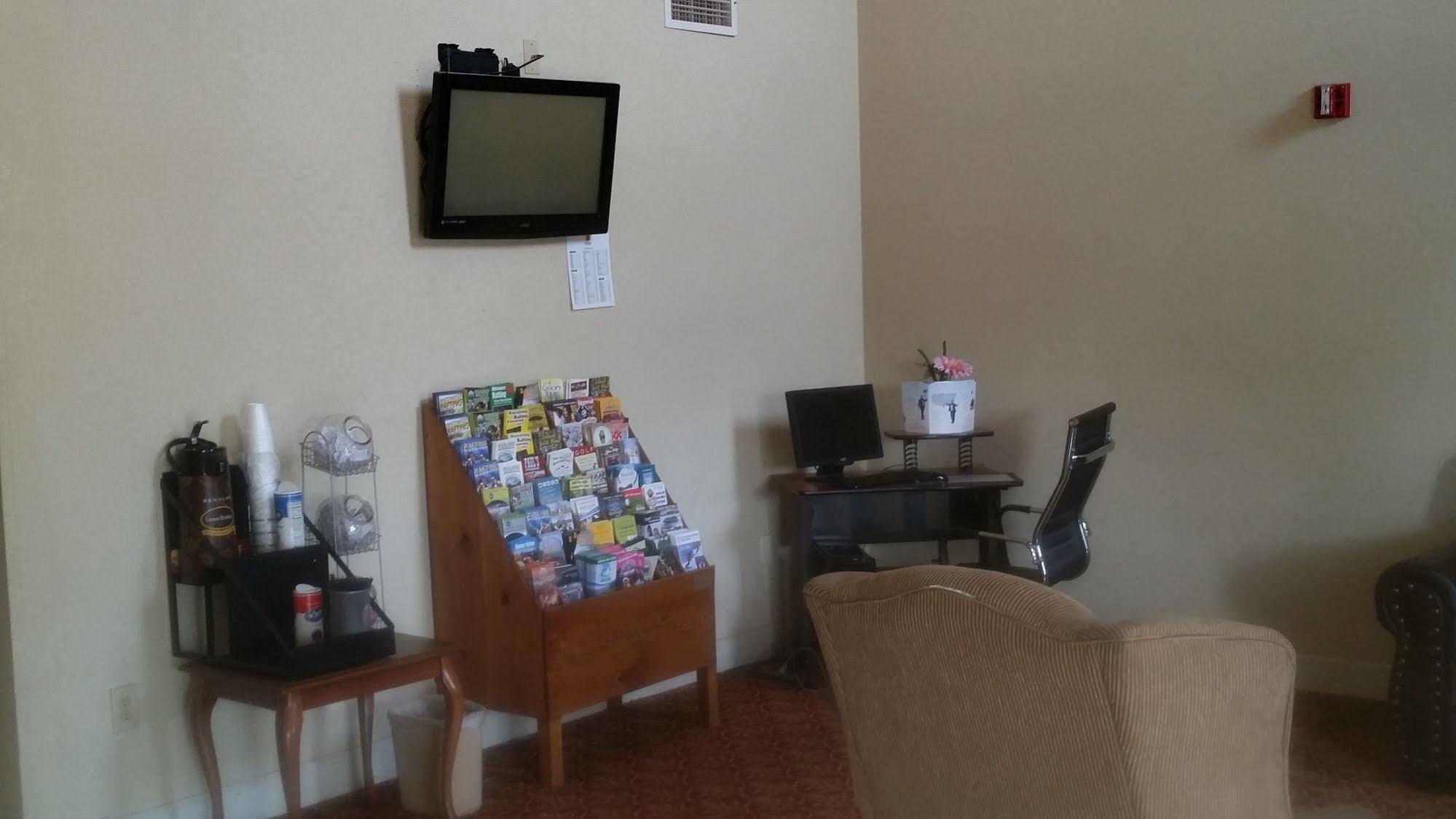 ซูเปอร์ 8 บาย วินด์แฮม ดอว์สันวิลล์ Hotel ภายนอก รูปภาพ