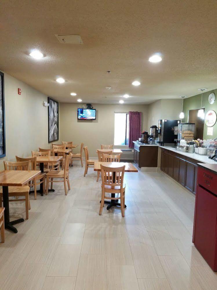 ซูเปอร์ 8 บาย วินด์แฮม ดอว์สันวิลล์ Hotel ภายนอก รูปภาพ